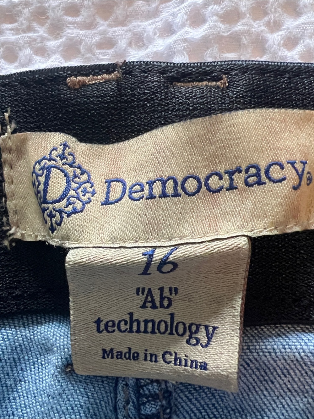 Democracy Women’s Wide Leg Jeans - Picture 2 of 3